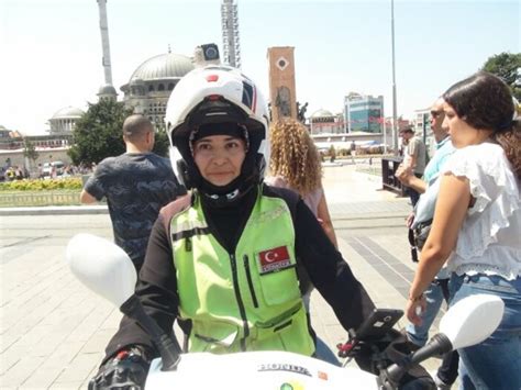 İ­s­t­a­n­b­u­l­­d­a­k­i­ ­k­a­d­ı­n­ ­k­u­r­y­e­ ­g­ö­r­e­n­l­e­r­i­ ­ş­a­ş­ı­r­t­ı­y­o­r­